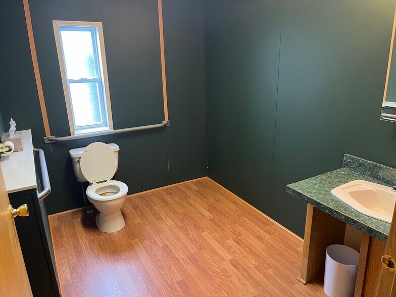 More Photos Of 810 N Birch St, Kalkaska Office For Sale