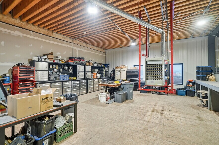 More Photos Of 224 Robot St, Vars Warehouse For Sale