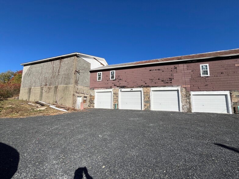 More Photos Of 271 Milton Tpke, Milton Warehouse For Lease