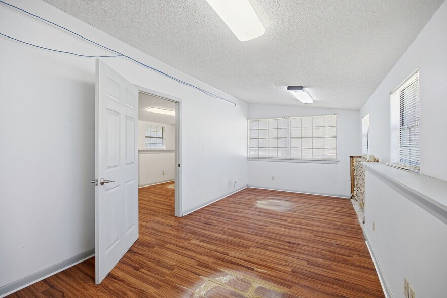 More Photos Of 7909 Rosson Dr., Austin Land For Lease