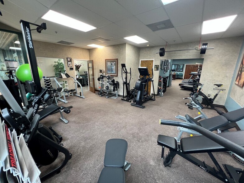 More Photos Of 6881 Kingspointe Pky, Orlando Flex For Lease