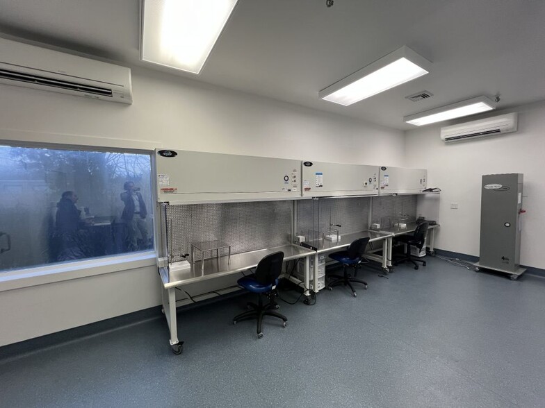 More Photos Of 393 Soundview Rd, Guilford Warehouse For Lease