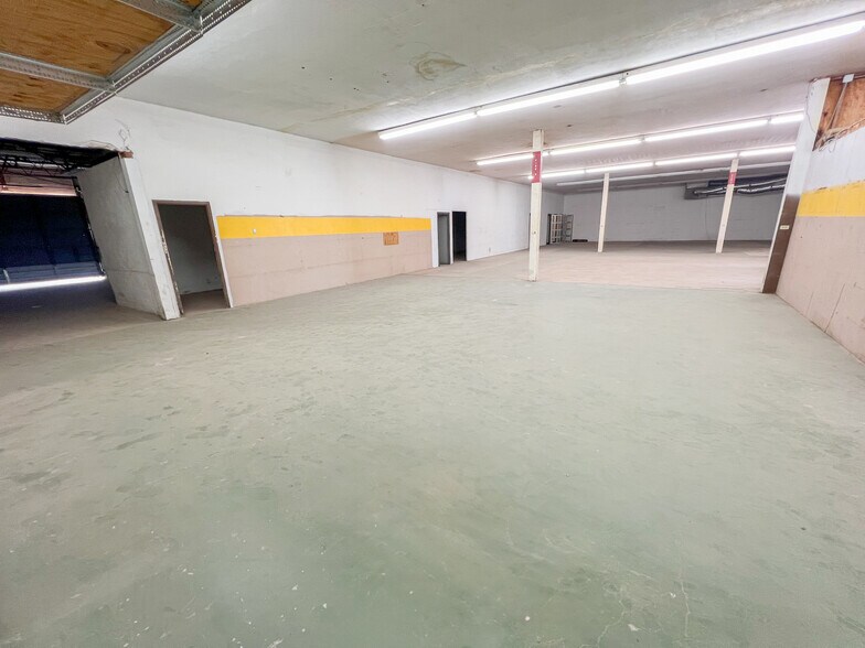 More Photos Of 305 E University Blvd, Odessa Storefront Retail Office For Lease