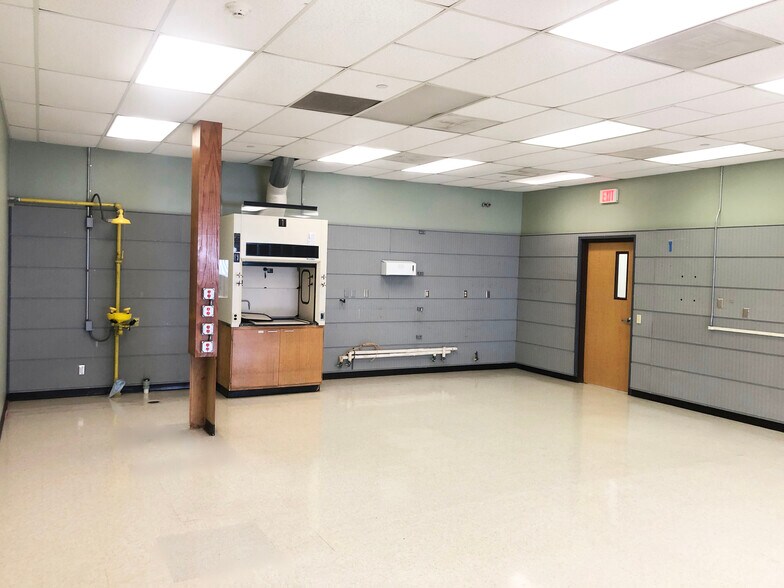 More Photos Of 900 Gemini St, Houston Warehouse For Lease