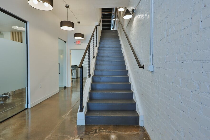 More Photos Of 611 Broadway, Lubbock Storefront For Sale