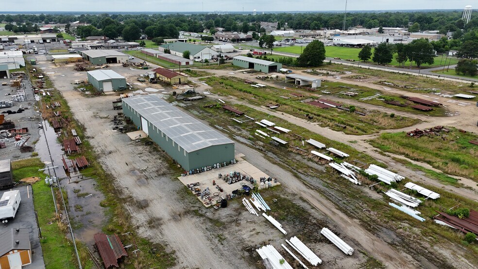 More Photos Of 2015 S Main St, Stuttgart Warehouse For Sale