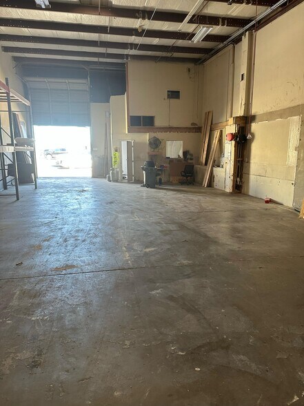 More Photos Of 1421 N Lee Trevino Dr, El Paso Flex For Lease