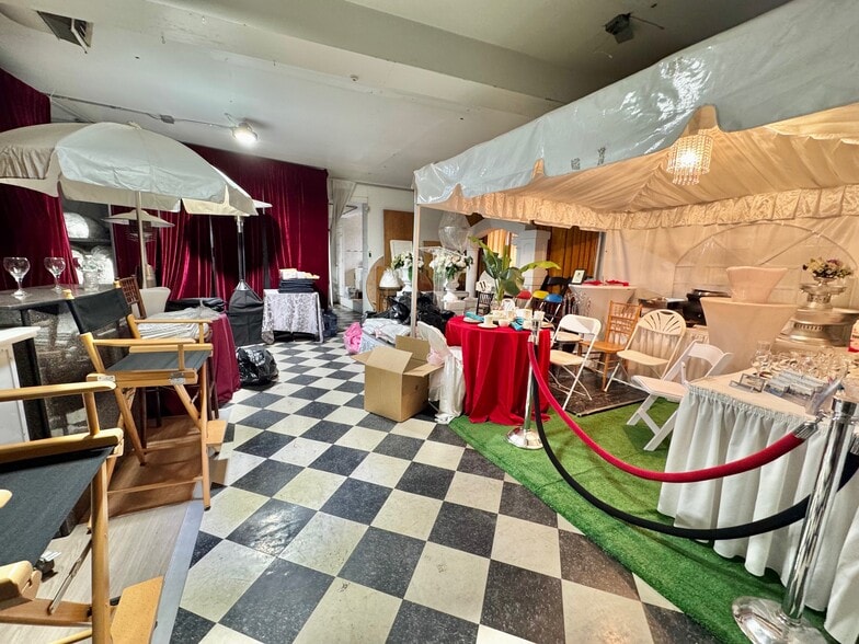 More Photos Of 81 Sheridan Blvd, Inwood Warehouse For Sale