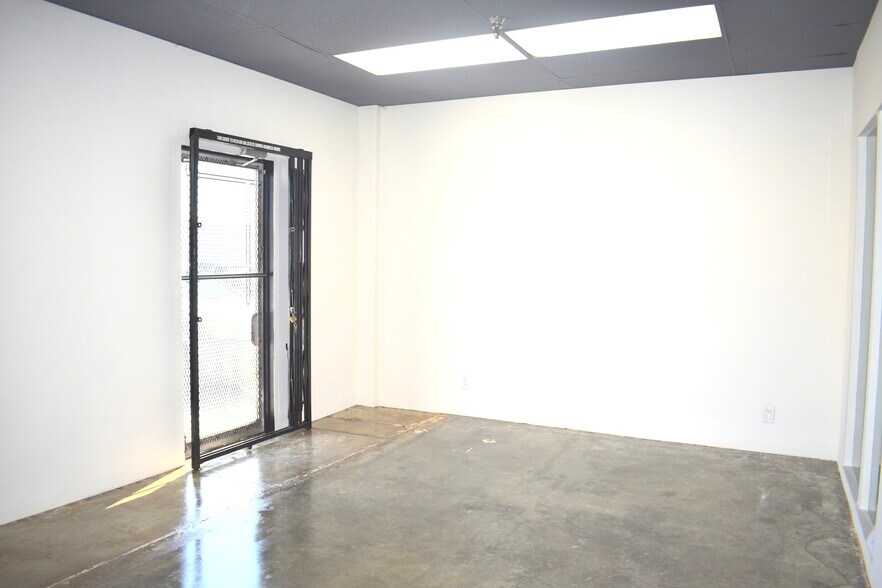 More Photos Of 1617 W Rosecrans Ave, Gardena Warehouse For Lease