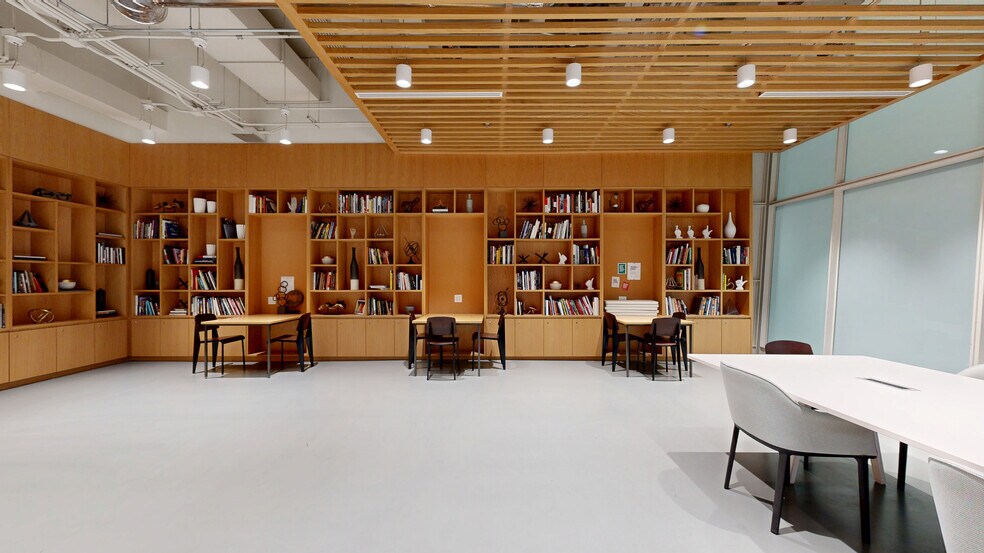 More Photos Of 75 Rue Queen, Montréal Coworking Space