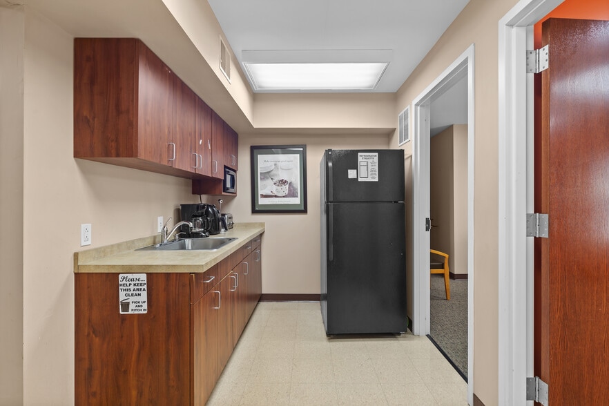 More Photos Of 10131-10137 West Florissant Ave, Saint Louis Office For Sale