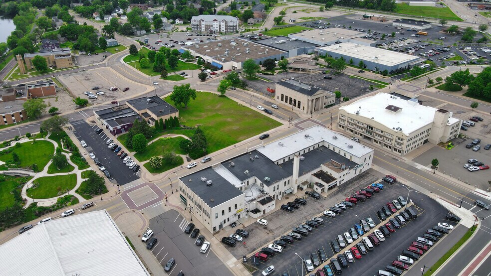 More Photos Of 230 W Grand Ave, Wisconsin Rapids General Retail For Sale