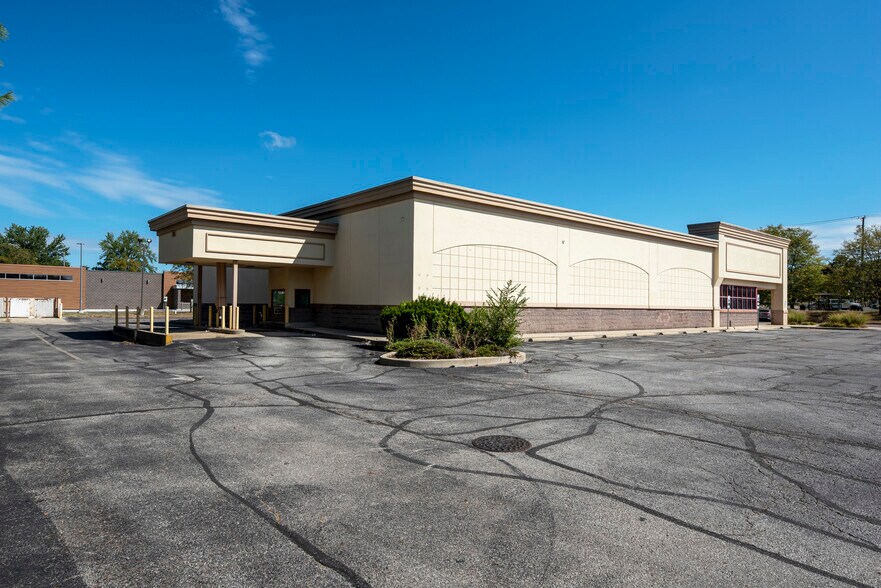 More Photos Of 5445 N High St, Columbus Drugstore For Sale