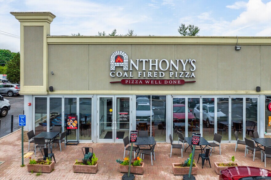 More Photos Of 6401 Jericho Tpke, Commack Restaurant For Sale