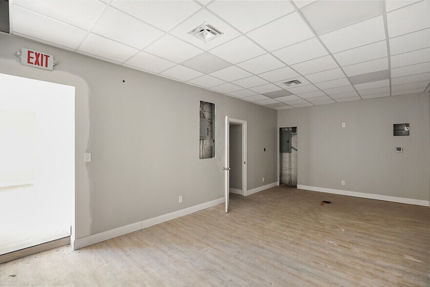 More Photos Of 7255 Olive Blvd, Saint Louis General Retail For Sale