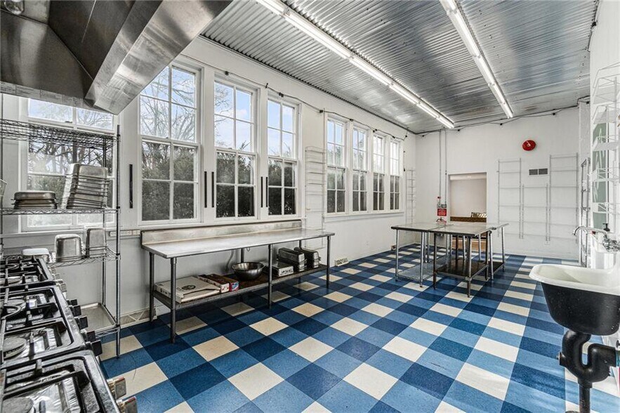More Photos Of 505 MO-273 Hwy, Platte City Freestanding For Sale