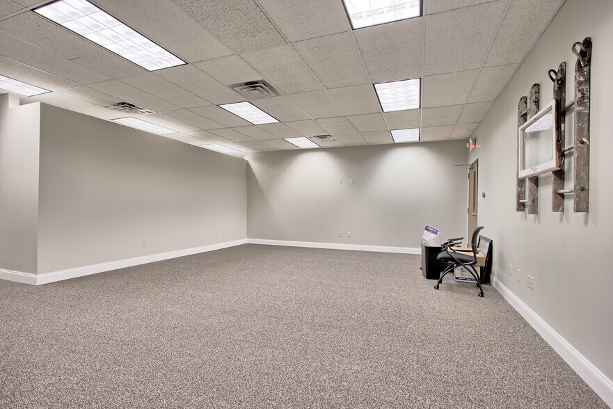 More Photos Of 3 Club Centre Ct, Edwardsville Office For Lease