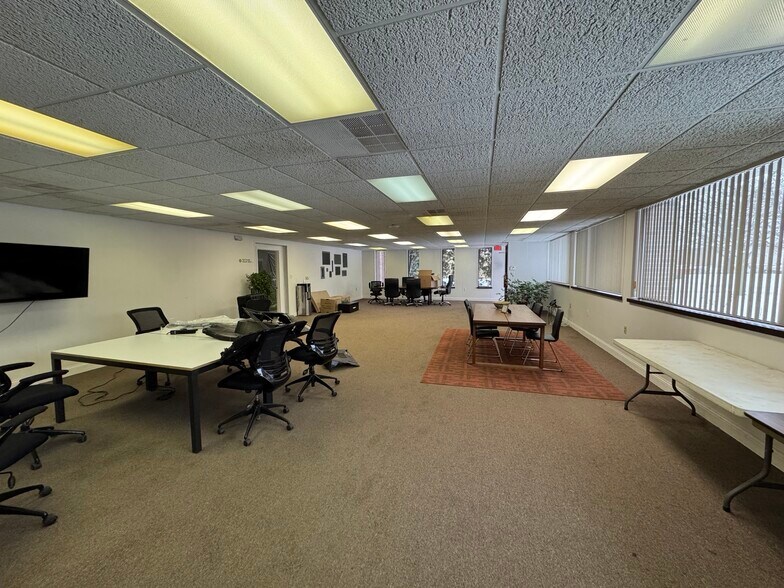 More Photos Of 21338 Carlo Dr, Clinton Township Manufacturing For Lease