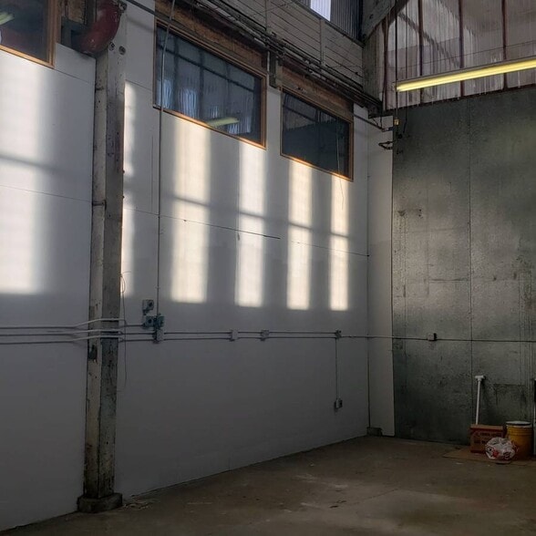 More Photos Of 5015-5025 Colorado Ave S, Seattle Warehouse For Lease