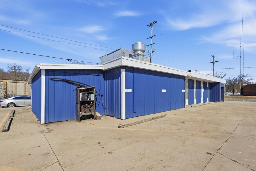 More Photos Of 228 N Jefferson St, Hastings Restaurant For Sale