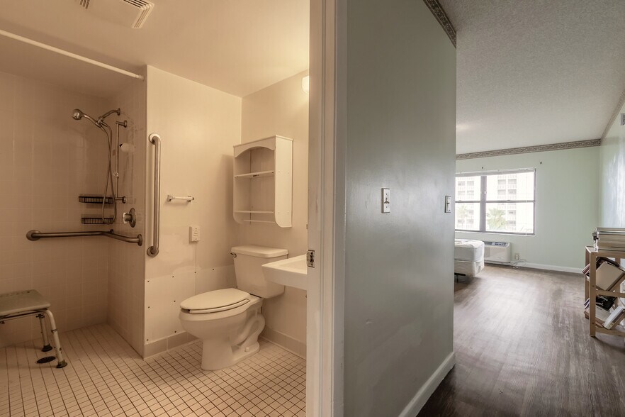 More Photos Of 1050 Ocean Shore Blvd, Ormond Beach Apartments For Sale