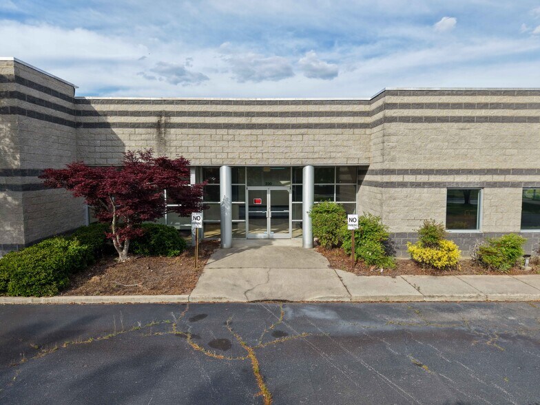 More Photos Of 230 N Equity Dr, Smithfield Medical For Lease