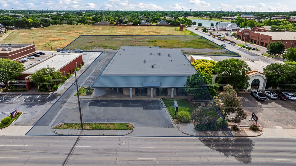 More Photos Of 7705 Quaker Ave, Lubbock Freestanding For Lease