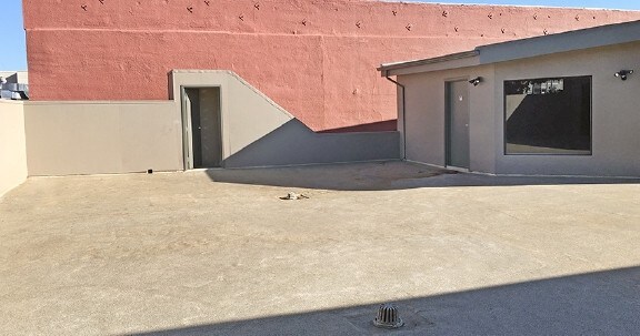 More Photos Of 3260 19th St, San Francisco Showroom For Lease