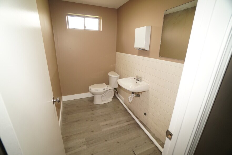 More Photos Of 2414 S Leonard Rd, Saint Joseph Office For Sale