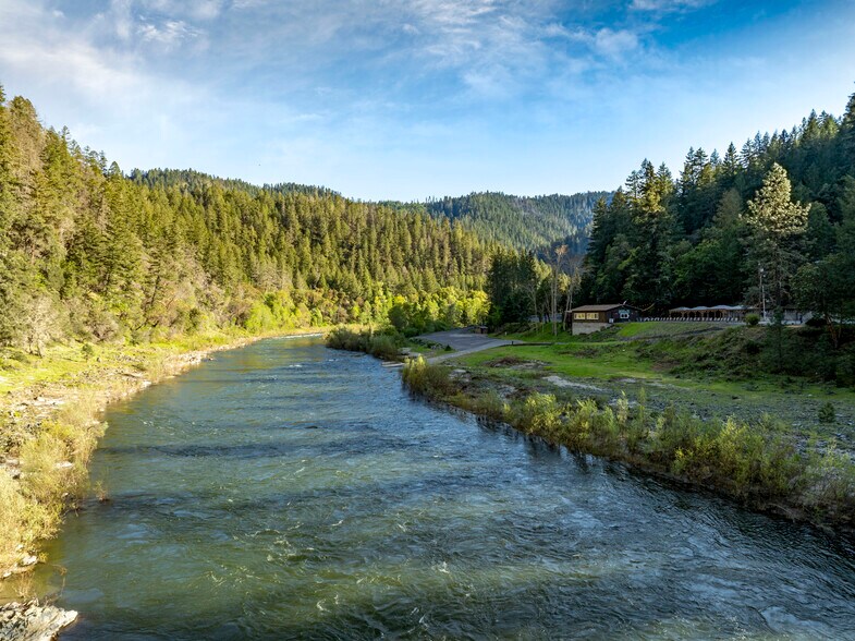 More Photos Of 11744 Galice Rd, Merlin Hotel For Sale