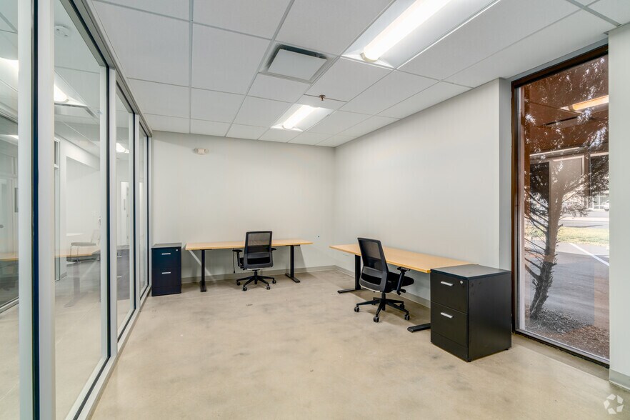 More Photos Of 900 Pressley Rd, Charlotte Warehouse For Lease