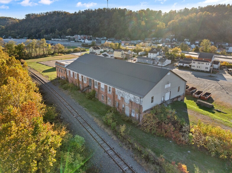 More Photos Of 2200 Union St, Bellaire Industrial For Sale