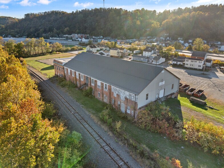 More Photos Of 2200 Union St, Bellaire Warehouse For Sale