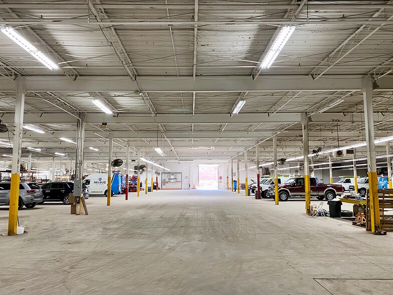 More Photos Of 51 S Koweba Ln, Indianapolis Warehouse For Lease