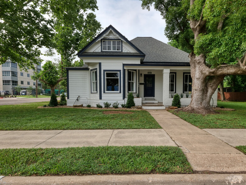 Primary Photo Of 303 E Locust St, Angleton Office For Lease