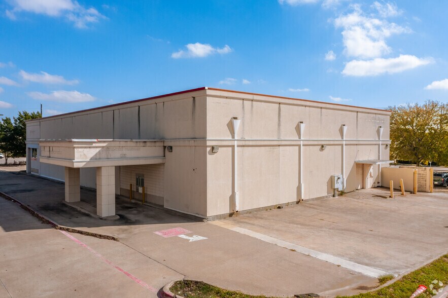 More Photos Of 1501 Independence Pky, Plano Drugstore For Lease
