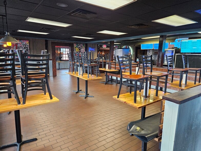 More Photos Of 2519 N 1st Ave, Evansville Fast Food For Lease