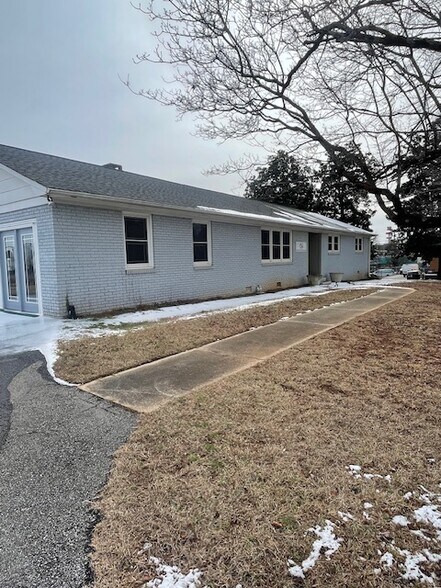 More Photos Of 607 Crown Pointe Dr, Duncan Office For Lease