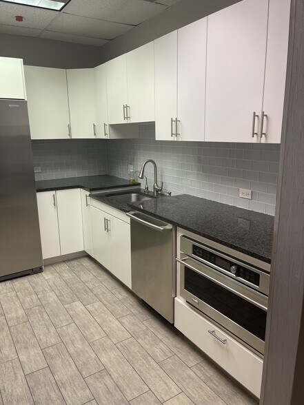 More Photos Of 1288 Rickert Dr, Naperville Medical For Lease