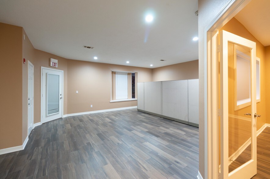 More Photos Of 811 Bradford Ave, Kemah Office For Lease