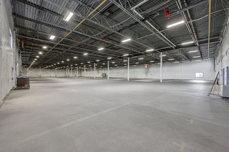 More Photos Of 1280 Rue Nobel, Boucherville Distribution For Sale