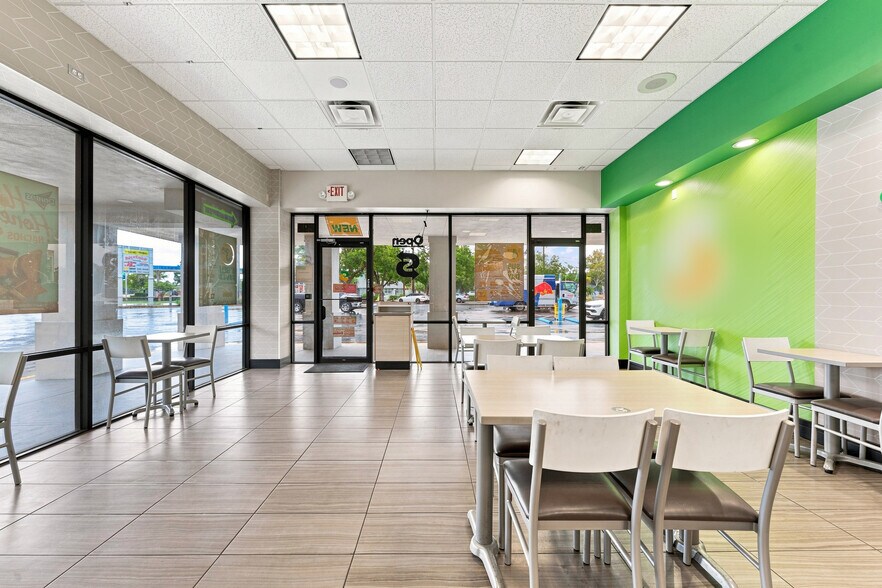 More Photos Of 850-898 49th St, Saint Petersburg General Retail For Lease