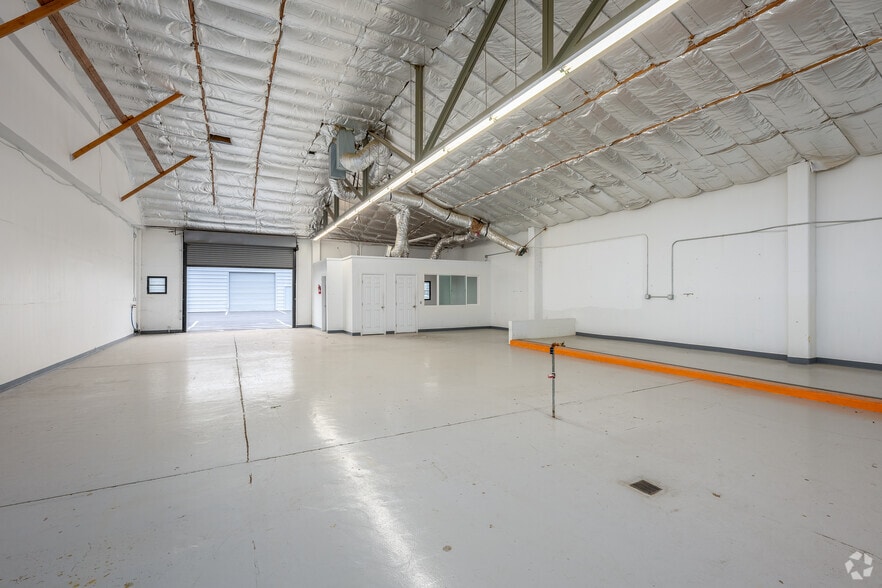 More Photos Of 7500 14th Ave, Sacramento Warehouse For Lease