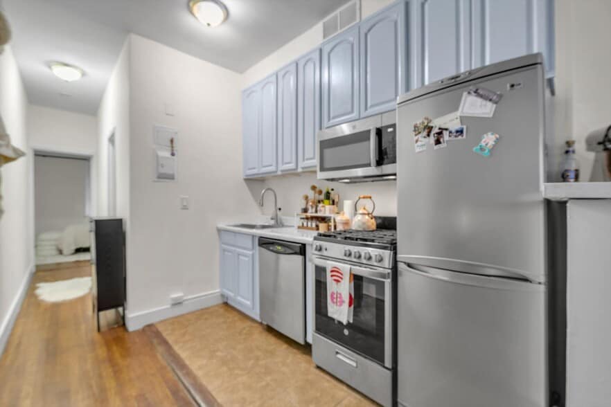 More Photos Of 247 E 50th St, New York Apartments For Sale