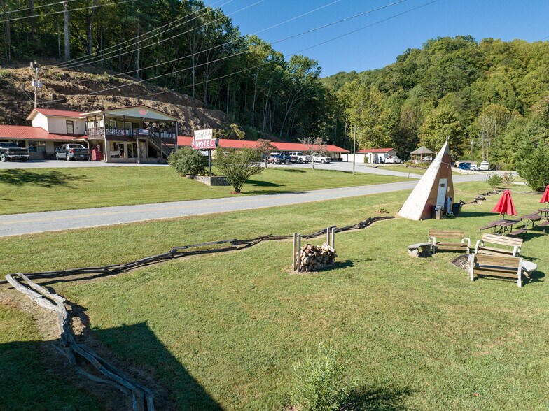 More Photos Of 125 Tee Pee Dr, Whittier Hotel For Sale