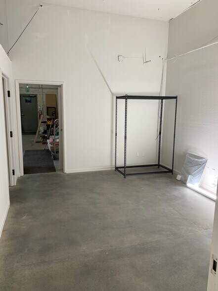 More Photos Of 1254-1256 W Cedar Ave, Denver Showroom For Lease