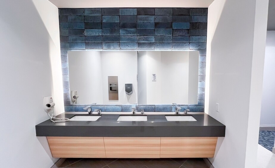 More Photos Of 1025 Connecticut Ave NW, Washington Office For Lease