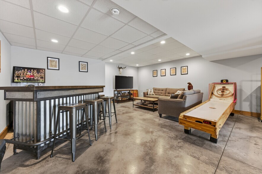 More Photos Of 639 Wagon Wheel Rd, Elk Creek Lodge Meeting Hall For Sale