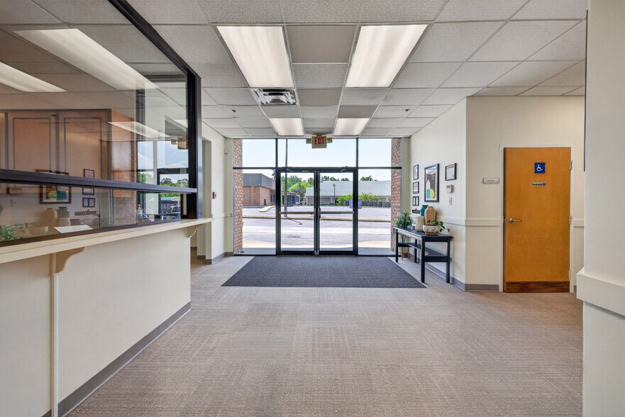 More Photos Of 3005 Lenora Church Rd, Snellville Office For Sale