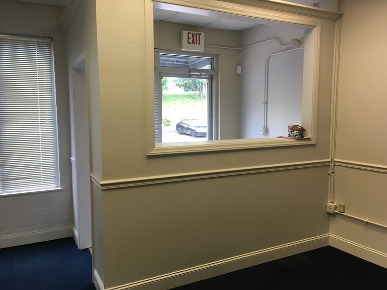 More Photos Of 714-730 Montana Dr, Charlotte Unknown For Lease